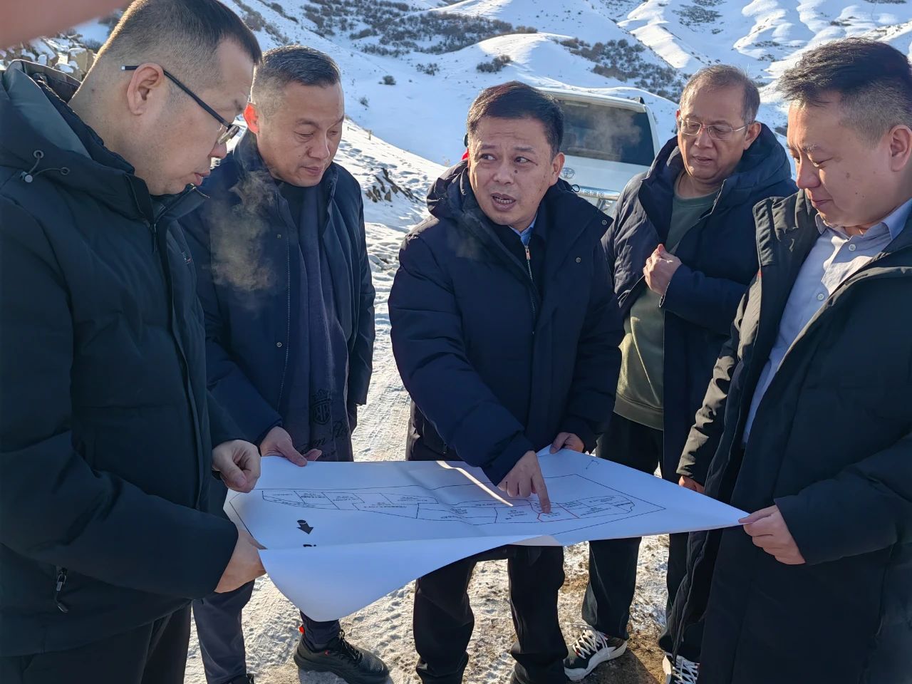李曉東到新疆調(diào)研督導煤礦建設(shè)推進工作，并慰問駐疆干部職工3