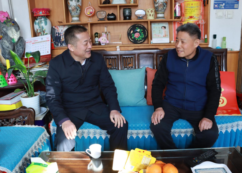 春節(jié)將至，宏河集團黨委走訪慰問老干部、困難黨員職工1